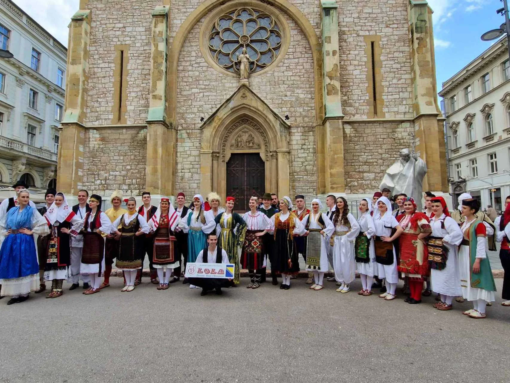 Izvodacki-folklorni-ansambl-2