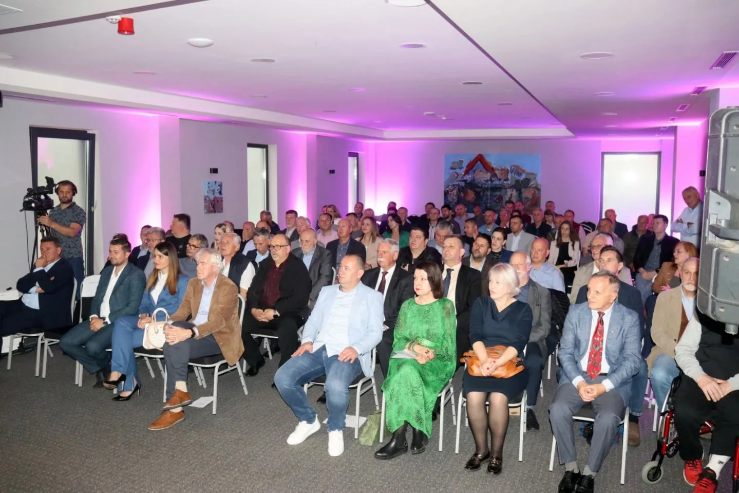 IMG-80db176d090673f5293968edcfd2f3b7-V